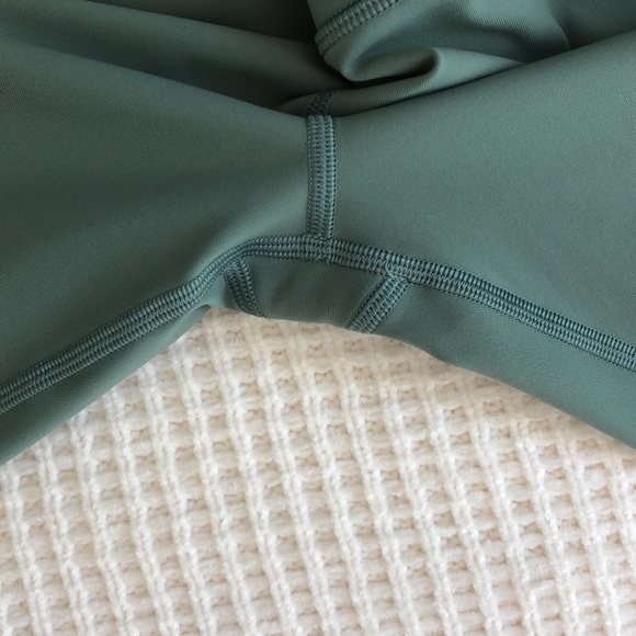 Lululemon Wunder Under Crop (Hi-Rise) *Full-On Luxtreme 21"
Celadon sz 8 - Picture 10 of 10